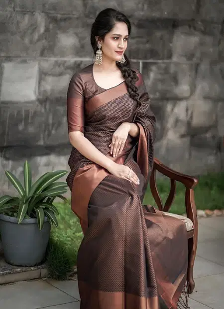Tew Silk Fabric Fancy Saree Wholesale Clothing Distributors In India